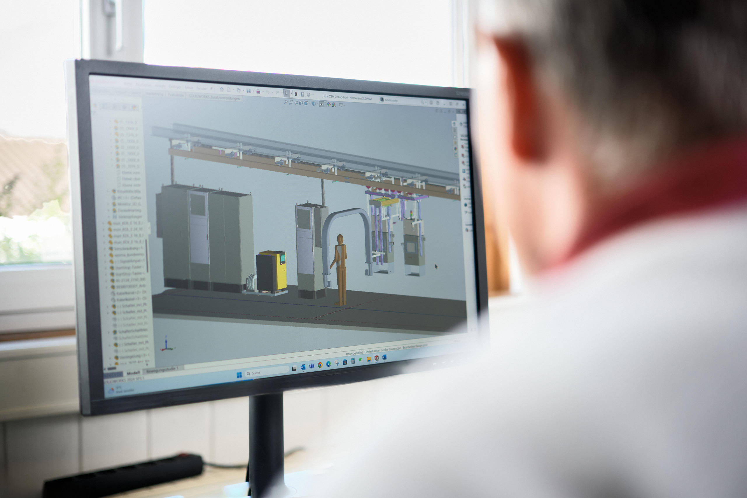 The hero image for the topic industry automation manufacturer shows one of our industrial automation engineers working on a CAD project